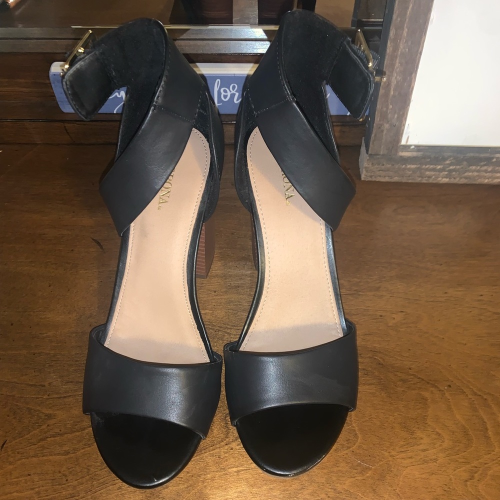 Womens black heels